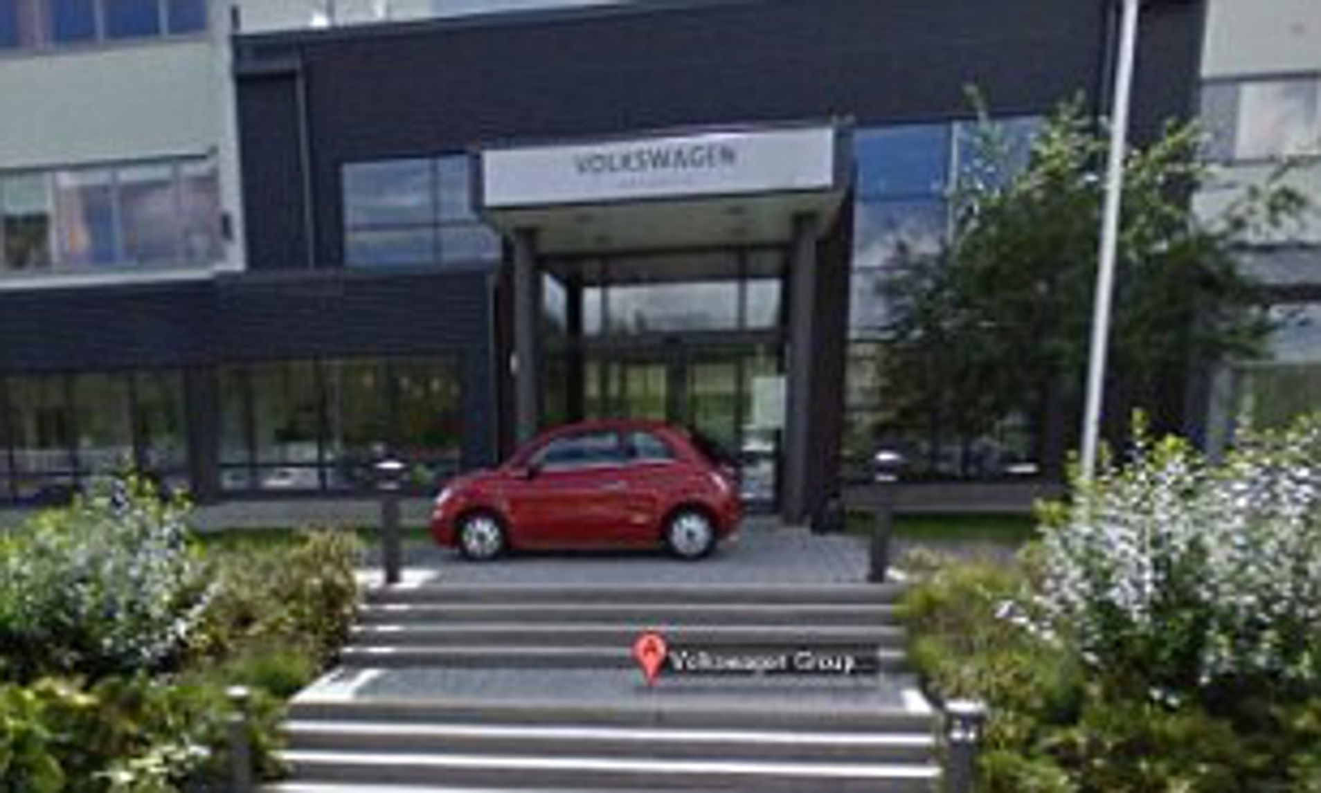 Fiat red 500 hatchback car in Google Maps result