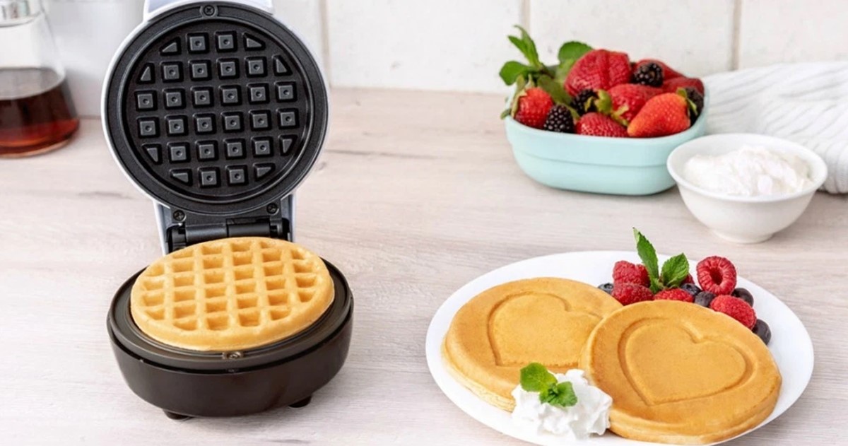 Mini waffle maker