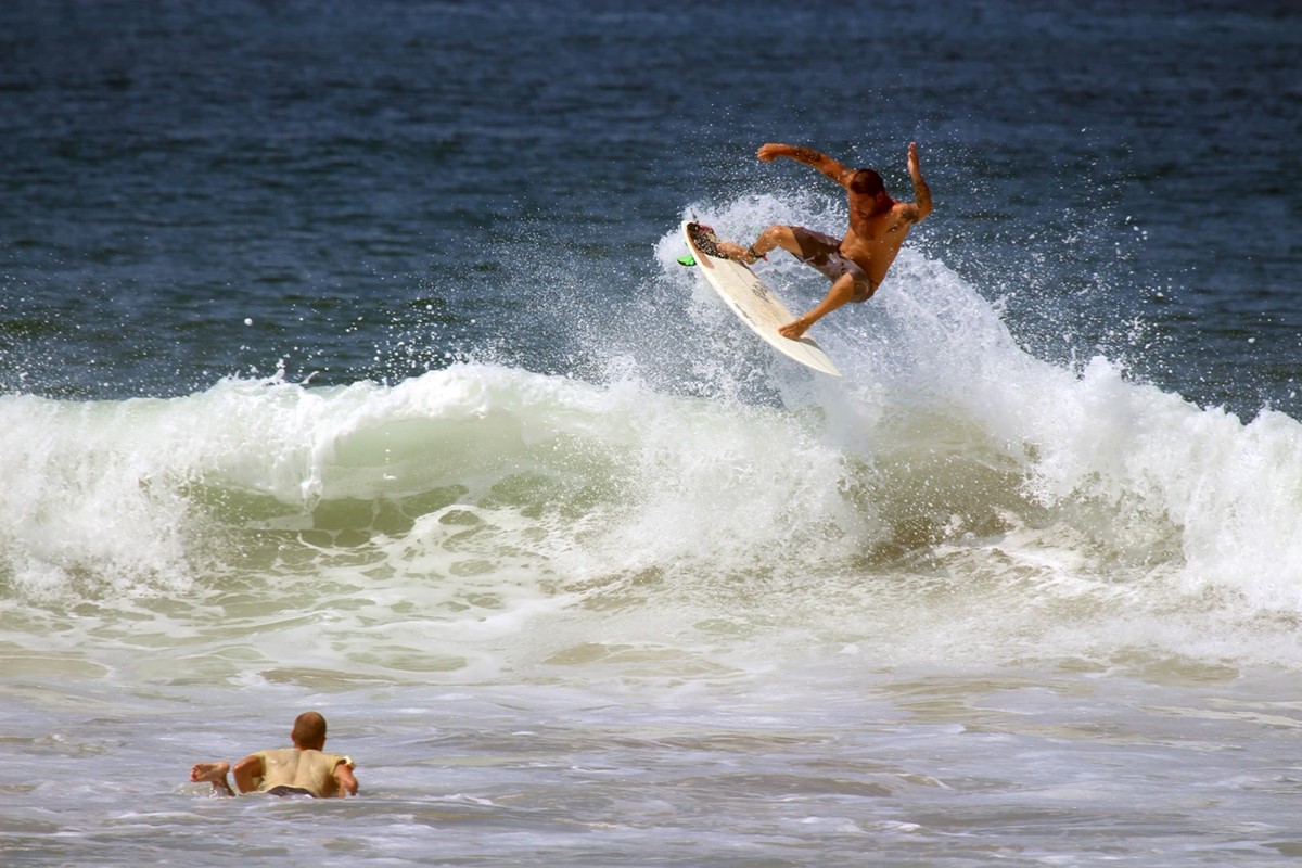 Drop Surfing vs. Dropshipping