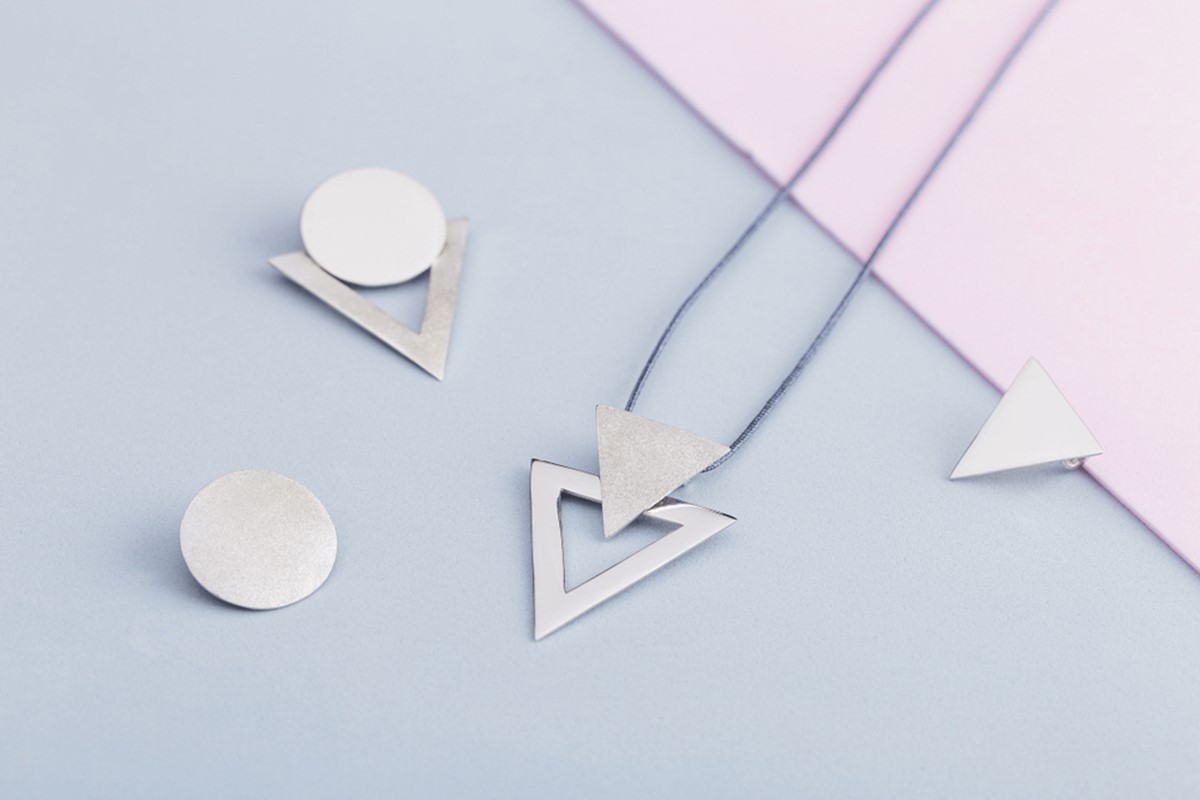 what to sell online: Minimalist jewelry